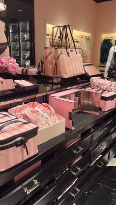 victoria secret Victoria Secret Aesthetic Room, Victoria Secret Room Ideas, Victoria Secret Room, Victoria Secret Shop, Aesthetic Victoria Secret, Victoria Secret Products, Victoria Secret Aesthetic, Victoria Secret Party, Victoria's Secret Aesthetic