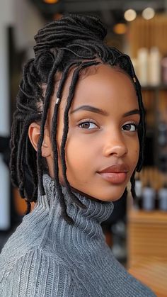 22 Protective Hairstyles for Thin Hair: Beauty with a Shield Beautiful Loc Styles, Faux Love Hairstyles, Short Faux Locs, 90's Hairstyles, Hair Styles Long Hair, Vinegar For Hair, Apple Cider Vinegar For Hair, Natural Dreadlocks, Short Hair Images