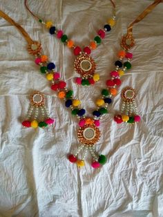 Traditional Choli, Pom Pom Jewelry, Navratri Jewellery, Fresh Flower Jewelry, Flower Jewelry Designs, Wedding Flower Jewelry