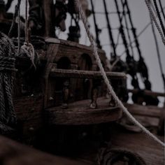 an old wooden ship with ropes on it