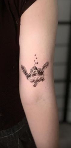 Tattoo Inspiration - Turtle Tattoos Fitness Tattoo Ideas, Cute Turtle Tattoo, Dumbbell Tattoo, Tricep Tattoos, Beachy Tattoos, Turtle Tattoos, Fitness Tattoo, Turtle Tattoo Designs