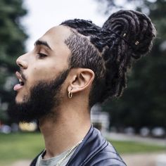 #tuesday #fitness #instagram #instagood #dreads #blackmen #whitemen #tattoos #hair #mixedmen #damhefine #nyc #ny #newyork #LA #miami #chicago #lasvegas #houston #california #atlanta #damhefine Loc Hairstyles For Men, Man With Dreadlocks, Mens Dreadlock Styles, Long Locs, Hipster Haircut, Man Bun Hairstyles, Dreadlock Hairstyles For Men, Dreadlock Styles, Dreads Styles