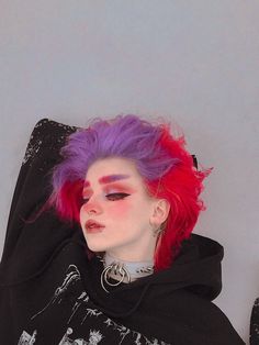 Iconic Hairstyles, Shot Hair, Short Grunge Hair, Dyed Hair Inspiration, Clothing Design Sketches, Shot Hair Styles, Random Ideas, Alternative Hair, Fluffy Hair