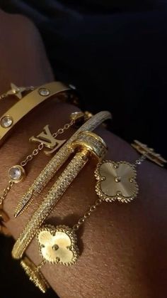 on my wishlist Black Women Jewelry Aesthetic, Expensive Brands Aesthetic, Jewelry Inspo Aesthetic, Gold Jewelry Stack, Tiffany Bracelet Stack, Bijoux Aesthetic, Gold Aesthetic Jewelry, Expensive Aesthetic, Gold Jewellery Aesthetic