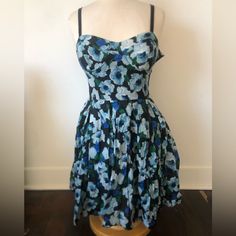 Size 8 But Would Fit A 6 Better. Blue Lined Mini Dress For Garden Party, Dark Green Mini Dresses, Lace Neckline Dress, White Floral Maxi Dress, Nye Dress, Knit Shirt Dress, Crochet Lace Dress, Black Dress With Sleeves, Goddess Dress