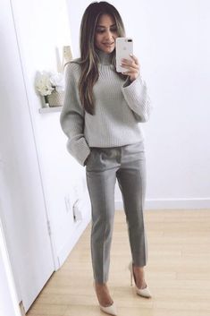 Doc Martens Outfit, Work Outfit Office, Cooler Style, Crop Pullover, Chique Outfits, Office Outfits Women, Girls Fall Outfits, Summer Work Outfits, Fall Outfits For Work