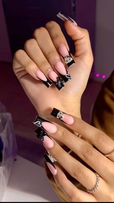 Gmulaacrylics on instagram Black French Nails, Black French Tip, Black French Tips, French Tip Nail Designs, Hello Kitty Nails, French Acrylic Nails, Black French