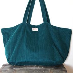 Atelier de la création - Tuto couture : coudre un grand cabas Jeweled Bag, Noel Diy, Tote Bags Sewing, Velvet Bag, Sewing Bag, Diy Bag