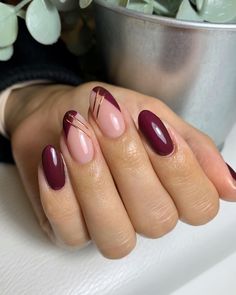 Burgundy And Gold Nails, Burgendy Nails, Gold Nail Ideas, Classy Gel Nails, Lexi Nails, Maroon Nail Designs, Burgundy Nail Designs, Classy Almond Nails, Fall Wedding Nails