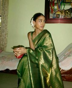 Green Sari, Pani Puri, South Indian Sarees, Traditional Indian Dress, Desi Fashion Casual, Saree Designs Party Wear, Indian Dresses Traditional, Traditional Indian Outfits, Desi Clothes