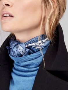 Foulard Outfit, Silk Scarf Outfit, Silk Scarf Style, Neck Scarf, 가을 패션