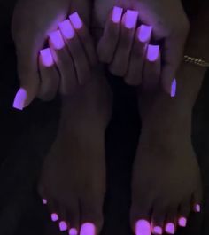 Short Acrylic Nails Glow In The Dark, Hand And Toes Nails Matching, Glow In Dark Acrylic Nails, Purple Glow In The Dark Nails, Glow In The Dark French Tip Nails, Pink Nails And Toes Matching, Purple Acrylic Toes, Glow In The Dark Toes, Summer Toe Nails 2023