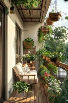 home ideas Garden In Balcony, Balcony Renovation, Balcony Bed, Balcony Oasis, Plant Balcony, Klein Balkon Decor, Fences Ideas, Sustainable Living Room, Balcon Mic