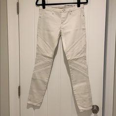 Blanknyc White Moto Jeans. White Leather Trim At Top Waist Band, Leather Stripe Down Side Of Legs And Leather Detail At Knee. Faux Front Pockets, Real Back Pockets. Mid Rise, Ankle Length. Size 28. Good Condition, Never Worn, But Have Been In Storage Box. No Stains Moto Jeans, Leather Detail, Jeans White, Blank Nyc, Waist Band, Leather Trim, Colored Jeans, White Leather, Leather Trims