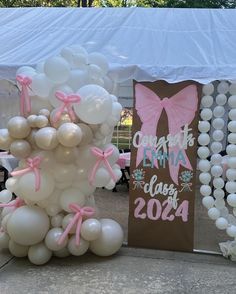 balloons and decorations for a baby shower are on display in front of a sign that says congratulations