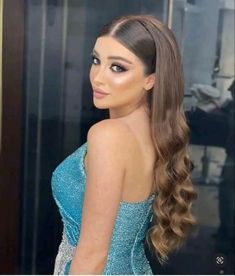 Hollywood Prom Hairstyles, Prom Hairstyles Hair Down Curly, 2023 Bridesmaids Hair, Gala Long Hairstyles, Best Hairstyles For Ball Gowns, Hairstyles For A Sweet 16 Guest, Pinned Behind Ear Hair, Gel Front Curled Hair, Hairstyles For Long Hair Prom Elegant