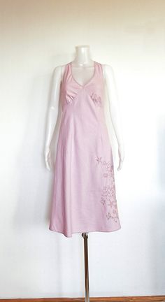 Women's summer dress 55% linen embroidered with flowers, from NEW LOOK, additionally tied with straps on the back. Color is pale pink. Dress was worn, Vintage but in very good condition. Material:  55% Linen, 45% Cotton Measurements: Size: size S, UK12, US10 Total length  112 cm ( 44,1 in) Chest circumference  86 cm ( 33,86 in ) Waist circumference   80 cm ( 31,5 in ) Hip circumference  94 cm ( 37 in ) Circumference at the bottom  140 cm ( 55,12 in ) Length of the straps to tie  2 x 34 cm  ( 2x Pale Pink Dress, Dress Boho, Waist Circumference, Dress Vintage, Linen Dress, Boho Hippie, Dress Clothes For Women, Summer Dresses For Women, Embroidered Flowers