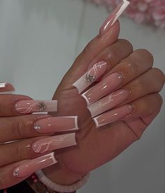 Long Ratchet Nails, Ombre Freestyle Nails, Long Baddie Nail Designs, Cute Ombre Nail Designs, Long Birthday Nails Inspiration, Baddie French Tip Acrylic Nails, 21st Bday Nail Ideas, Acrylic Nails Square Medium, Transparent Acrylic Nails