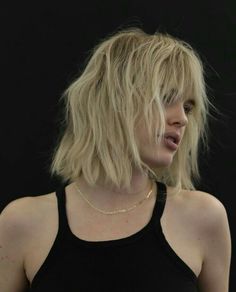 Hair Inspo Ideas, Taylor Bagley, Wallpaper Rap, Dry Texture Spray, Anh Co Tran, Bangs Bob, Hype Wallpaper, Blonde Hair With Bangs, Shorter Hair