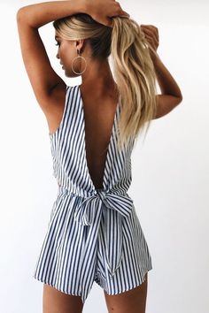 Maintenant qu’il fait 30 degrés, il est grand temps, si ce n’est pas déjà fait, d’ajouter quelques pièces à son dressing! Pour ma part j’adore les pièces basiques: jupe long… 2019 Style, Global Dress, Womens Style, Summer Street, Summer Projects, Striped Jumpsuit, Trend Fashion