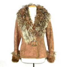 100% Leather Shearling Coat Jacket Large Collar Natural Size M Brand New 137 New 100% Shearling Leather - Stock #137 Coat Jacket Shearling. Please See All 5 Pictures For More Details, As They Are Mai Part Of A Description! 25" Long, Shoulders 16.5", Sleeve 24.5", Chest 19.5" Waist 17.5", Bottom 21" All Measurements Were Taken Flat! To All Our International Buyers: We Are Not Responsible For Any Custom Duties In Your Country To All Our Customers: We Are Here For You! Please Talk To Us If You Have Brown Sheepskin Long Sleeve Outerwear, Brown Leather Jacket With Faux Fur Trim For Winter, Winter Beige Leather Jacket, Elegant Brown Leather Jacket For Winter, Brown Sheepskin Leather Jacket For Fall, Brown Leather Fur Coat For Workwear, Fitted Brown Leather Jacket For Cold Weather, Brown Sheepskin Leather Jacket With Long Sleeves, Brown Long Sleeve Sheepskin Leather Jacket