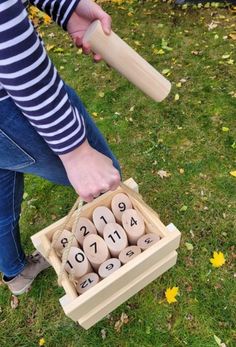 Wooden vase wall decor Wooden Sling Hockey Board Game Diy, Diy Molkky Game, Wooden Board Games Diy, Molkky Diy, Wood Games Diy, Molkky Game, Diy Wooden Games, Wood Kids Toys, Yard Game