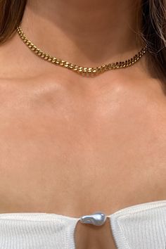 Cuban Choker gold, 18k gold necklace, Cuban Chain Choker, Cuban Link Necklace, Chain Choker, Pave Cuban Link Measurements: The necklace is 37cm long, including a 6cm extender chain.   🌊 100% waterproof, hypoallergenic and long lasting ✨ Our jewelry is crafted from high-quality stainless steel and plated with 18k gold. 💌 FREE WORLDWIDE SHIPPING Ready to ship in 1-3 business days How long until your jewelry arrives? 2-7 business days: EU 5-12 business days: US 7-14 business days: everywhere else Luxury Elegant Cuban Link Gold Necklace, Luxury Cuban Link Necklace With Figaro Chain For Everyday, Gold Clavicle Chain Link Necklace, Gold-tone 14k Gold Clavicle Chain Necklace, Yellow Gold Link Necklace With Clavicle Chain, Yellow Gold Link Chain Necklace With Clavicle Chain, Yellow Gold Delicate Chain Cuban Link Necklace, Gold Minimalist Necklace With Curb Chain, Minimalist Gold Necklace With Curb Chain