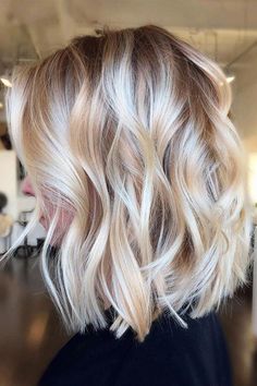 Balayage Hair Blonde, Wavy Bobs, Short Hair Balayage, Brown Blonde Hair, Ombre Hair Color, Short Hairstyle, Front Lace Wigs Human Hair, Hair Lace, Hair Color Trends