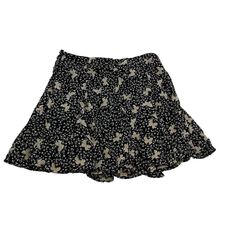 Super cute butterfly mini skirt thats give all the fairycore vibes. Love this with a chunky sweater and boots for fall. Zipper closure  Size small Boots For Fall, Print Mini Skirt, Cute Butterfly, Chunky Sweater, Butterfly Print, Favorite Outfit, Mini Skirt, Art Collection, Womens Skirt