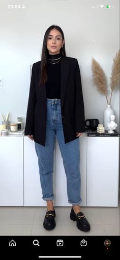 Black Brogues Outfit Women, Mom Jeans Business Casual, Polished Edgy Style, Tailor Outfit Women, Simple Fall Work Outfits, Dr Martens Outfit Work, Light Blue Jeans Work Outfit, Work Outfits With Doc Martens, Doc Martens Office Outfit Work