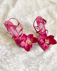 summer heels aesthetic Flower Heels, Pretty Heels, Shoes Heels Classy, Funky Shoes, Vintage Heels, Fancy Shoes, Cute Heels, Girly Shoes, Shoe Inspo