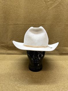 Vintage men's Shudde Brothers Houston Texas felt open road cattleman western cowboy hat size 7.  Grosgrain band, leather sweatband, satin liner, brick crown, good used condition, some wear, check pictures. Made in U.S.A.   Please, check carefully the measurements, photos and description of the article before buying it, we do not accept changes or returns. 22" Inside band circumference.  3" Brim.  5" Crown height.  We ship hats in a box, not a bag.  We take great care in packaging every item to ensure safe shipment to you.  International buyers: Please ask for the shipping rates speciality for your country. Adjustable Rodeo Hat With Single Vent, Adjustable Hats With Single Vent For Rodeo, Adjustable Hat With Single Vent For Rodeo, Custom Brimmed Fedora For Ranch, Western Concho Hat Bands For Rodeo, Fitted Western Felt Hat For Outdoor, Western Style Fitted Felt Hat For Outdoor, Western Style Adjustable Top Hat For Outdoors, Southwestern Wide Brim Felt Hat For Western-themed Events