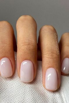 Bridal Nails Fair Skin, Full Set Dip Nails, Fun Neutral Nails Sparkle, Pink Mani Pedi Combo, Squavol Nails, Square Dip Nails, Creamy White Nails, Mail Shapes, Current Nail Trends 2023