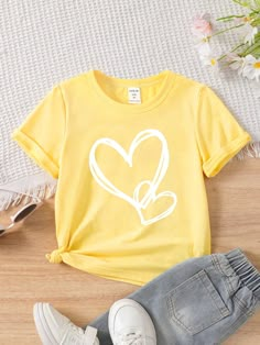 Camiseta de mangas cortas con estampado de doble corazón para niña joven adorable Amarillo Casual  manga corta Tela tejida Corazón  Elástico Ligero  Young Girls Clothing, size features are:Bust: ,Length: ,Sleeve Length: Cheap Outfits, Cutesy Outfit, Cute Cheap Outfits, Fabric Heart, Girls T Shirts, Yellow Shirts, Double Heart, Cute Summer Outfits, Cute Tshirts