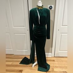 This Sexy Yet Classy Dress Is Stunning For Any Formal Event. I Loved The Exposed Leg. Only Worn Once In Mint Condition And Stretches Nicely. Emerald Gown, Gown Dress, Classy Dress, Formal Event, Mint Condition, Gowns Dresses, Colorful Dresses, Emerald, Prom Dresses