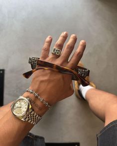 Men Jewelry Aesthetic, Mens Jewelry Aesthetic, Fashion Men Aesthetic, Early Summer Outfits, Identity Fashion, Minimalistic Nails, Clean Hygiene, Aesthetic Shots, Formal Streetwear