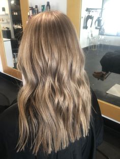 9na Hair Color, Dark Blonde Medium Hair, Dirty Blonde Ashy Hair, Melted Blonde Hair Balayage, Soft Bronde Haircolor, Dimensional Bronde Haircolor, Dirty Blonde Babylights, Sand Blonde Highlights, Dark Blonde With Babylights