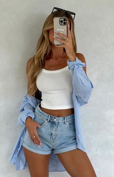 Missin' Something Denim Shorts Powder Blue Wash Summer Jean Shorts Outfit, Look Short Jeans, Jean Short Outfits, Denim Shorts Outfit, High Waisted Denim Shorts, Cute Crop Top, Look Short, Stylish Skirts