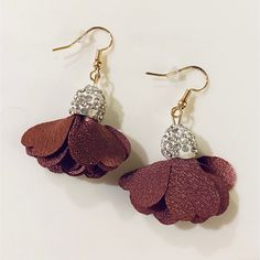 Mauve Flower Rhinestone Drop Earrings We Can Bundle Any Items! Please Check Out All Of My Items To Make Sure You See Everything. Message M To Bundle. I Will Apply A Discount For You! I Will Also Combine Shipping Charges. Let Me Know If I Can Help You! I May Have More Than 1 Of Each Item Listed. Just Ask! Silver, Cheetah, Snakeskin, Rose Gold, Stainless Steel, Unique, Sapphire, Diamond, Bridal, Vintage, Retro, Boho, Bracelet, Teardrop, Natural, Stamped, Shiny, Cz, Dangle, Drop, Casual, Gold, Micr Party Flower Crystal Earrings, Rose Gold Flower Charm Earrings For Party, Elegant Brown Flower Earrings For Pierced Ears, Elegant Rhinestone Flower Earrings For Party, Elegant Brown Flower Earrings For Gift, Elegant Brown Drop Flower Earrings, Flower Charm Drop Earrings For Party, Party Flower Earrings, Crystal Pearl Earrings