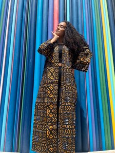 Mixed kimono in 100% cotton wax printed in shimmering colors A must have in your wardrobe. 🦋 Length 150cm This kimono can be worn open or closed with a link or one of your belts as desired. 🦋 Its one size will suit the greatest number For a guaranteed Afro chic look Ankara Kimono, Conservative Outfits, Kimono Style Jacket, Lingerie Shorts, African Traditions, Slim Straight Pants, African Print Clothing, Chiffon Kimono, African Textiles