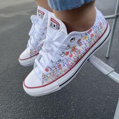 These White Low Top Converse have a fresh and colorful flower field on both outside panels of each shoe!We buy each pair of shoes BRAND NEW. Each pair is made to order, please make sure you put in the correct shoe size before you check out. The paint is permanent and will never come off, fade away, or peel off. Made in the USA. This price includes everything: shoes, artwork, and shipping. Thanks for stopping by our Etsy shop! Please message me with any questions!Each pair of shoes is made-to-ord Handpainted Shoes, Wedding Shoes White, White Low Top Converse, Painted Converse, Custom Wedding Shoes, Embroidered Converse, Low Top Converse, Wedding Converse, Wedding Sneakers