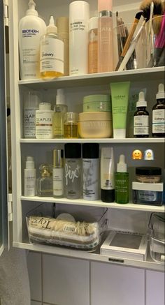 Aesthetic Skincare Cabinet, Skin Care Cabinet Aesthetic, Skincare Cabinet Aesthetic, Skincare Organization Aesthetic, Skin Care Cabinet, Skincare Organization Ideas, Bathroom Skincare Organization, Organize Skincare, Skincare Organisation