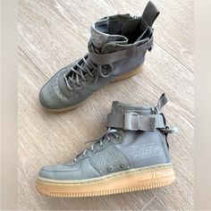 Nike Womens 2018 Sf Air Force 1 Mid ‘Dark Stucco’ High-Top Sneakers!! Size Us 7.5!! Gently Worn, Excellent Condition! See Pictures Questions? Leave A Comment Below! Dark Stucco, Nike Sf Air Force 1, Air Force 1 Mid, Nike Green, Nike Womens, Shoes Nike, Air Force 1, Womens Shoes Sneakers, High Top