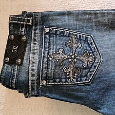 Nwot Womans Miss Me Jeans, Size 30 In Easy Boot Fit. They Are In Excellent Condition! And, Lots Of Bling! Waist Is 16.5inches, Inseam Is 32 Inches, Thigh Is 10inches Mexican Pants, Early 2000s Outfits, Thrift Board, 2000s Jeans, 00s Mode, Bling Jeans, 2000s Outfits, 2000s Fashion Outfits, Cute Jeans