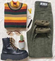 Aesthetic Outfits Art, Arthoe Aesthetic Outfit, Daisy Cardigan, Striped Clothes, Arthoe Aesthetic, Clothes Grunge, Jeans Girl, Interesting Outfits, Grunge Girl