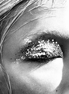 Night Black And White, Black And White Makeup, Makeup Glitter, White Makeup, Dirty Martini, Fright Night, Glitter Makeup, Disco Party, Riga