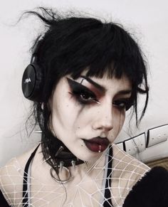 Horror Goth Makeup, Creepy Goth Makeup, Goth Makeup Halloween, Pretty Goth Makeup, Constellation Makeup, Unconventional Makeup, Goth Eye Makeup, Punk Makeup, Trad Goth