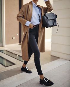 Elegantes Business Outfit, Mode Mantel, Look Adidas, Instagram Style, Full Look, Minimalist Lifestyle