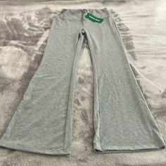 Woman’s Flared Ezwear Never Worn Fitted Casual Gray Pants, Fitted Gray Casual Pants, Casual Fitted Gray Pants, Gray Fitted Casual Bottoms, Casual Fitted Loungewear Bottoms, Grey Flair Leggings, Casual Gray Flare Bottoms, Gray Flarred Leggings, Flare Leggings With 4-way Stretch