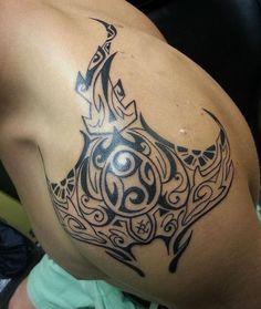 Tatau Tattoo, Tatuaje Cover Up, Stingray Tattoo, Ray Tattoo, Girls With Sleeve Tattoos, Polynesian Tattoo Designs, Samoan Tattoo, Hawaiian Tattoo, Shark Tattoos